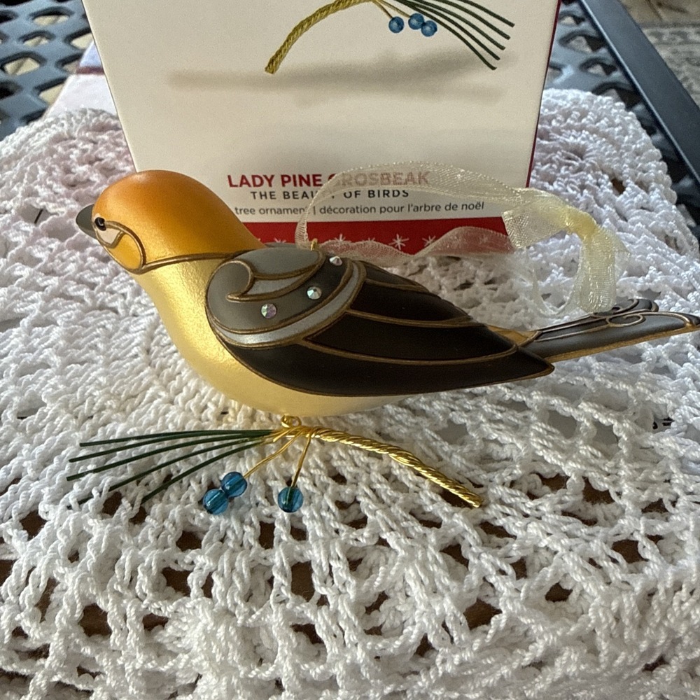 Hallmark 2016 Lady Pine Grosbeak Beauty of BIRDS Limited Edition Ornament
